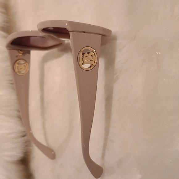 Authentic Burberry Sunglasses - Picture 7 of 11